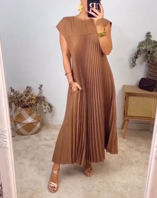 🔥HOT SALE🔥Sleeveless pleated simple solid colour dress-20