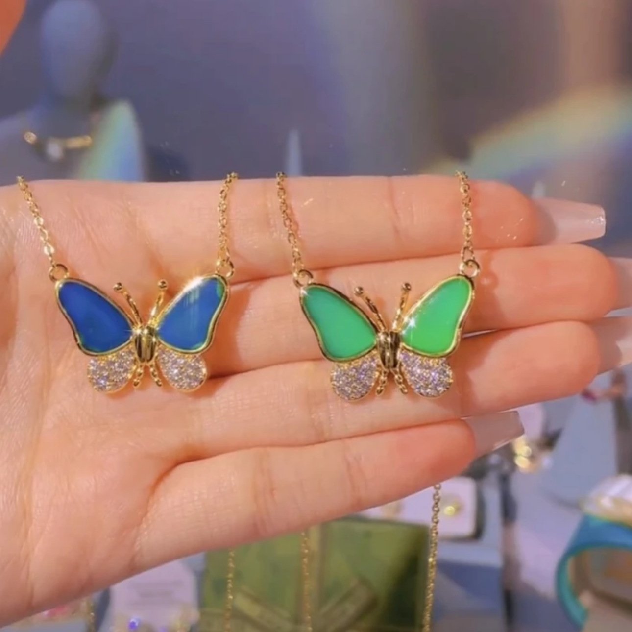 Hot Sale🔥Magnetic Gradient Gemstone Butterfly Necklace-3
