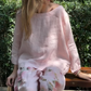 🌸🔥 Einfarbige Oberteile und Hosen mit weitem Bein und Blumenmuster