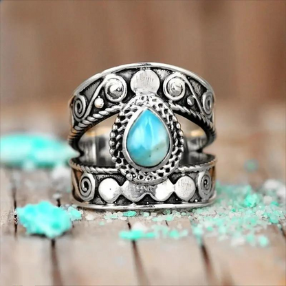 💎 Vintage Carved Teardrop Ring for Women